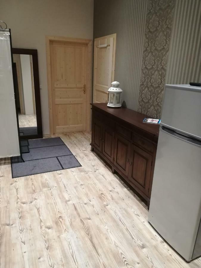 Apartment Fuer Max. 10 Personen In Zentrum Sued *